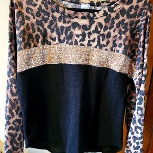 Leopard print sweater with gold sequin strip